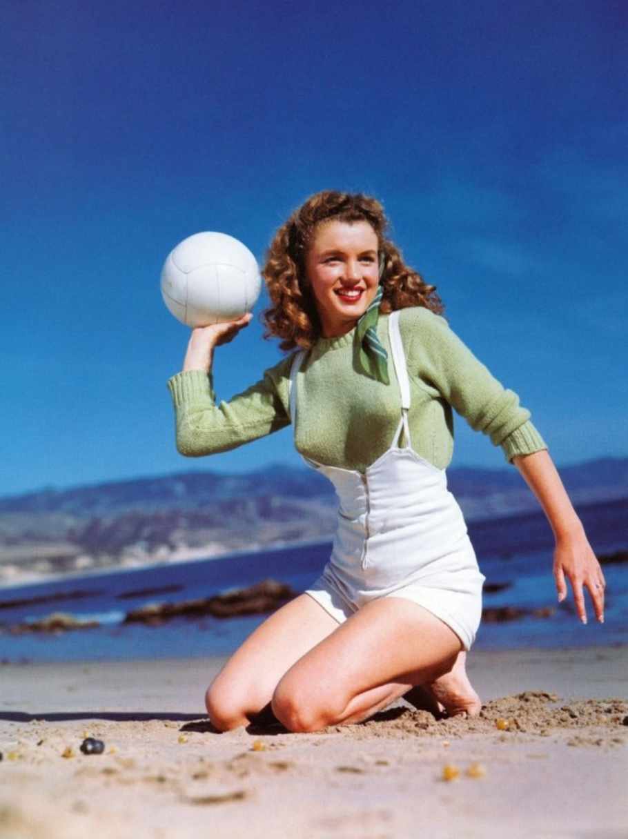 Модель Норма Джин Мортенсон. Фото Andre de Dienes, 1945